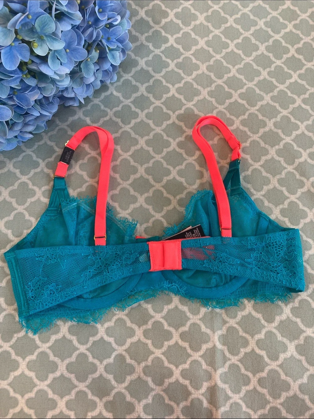 Victoria’s Secret Very Sexy Unlined Lace Demi 32B NWT